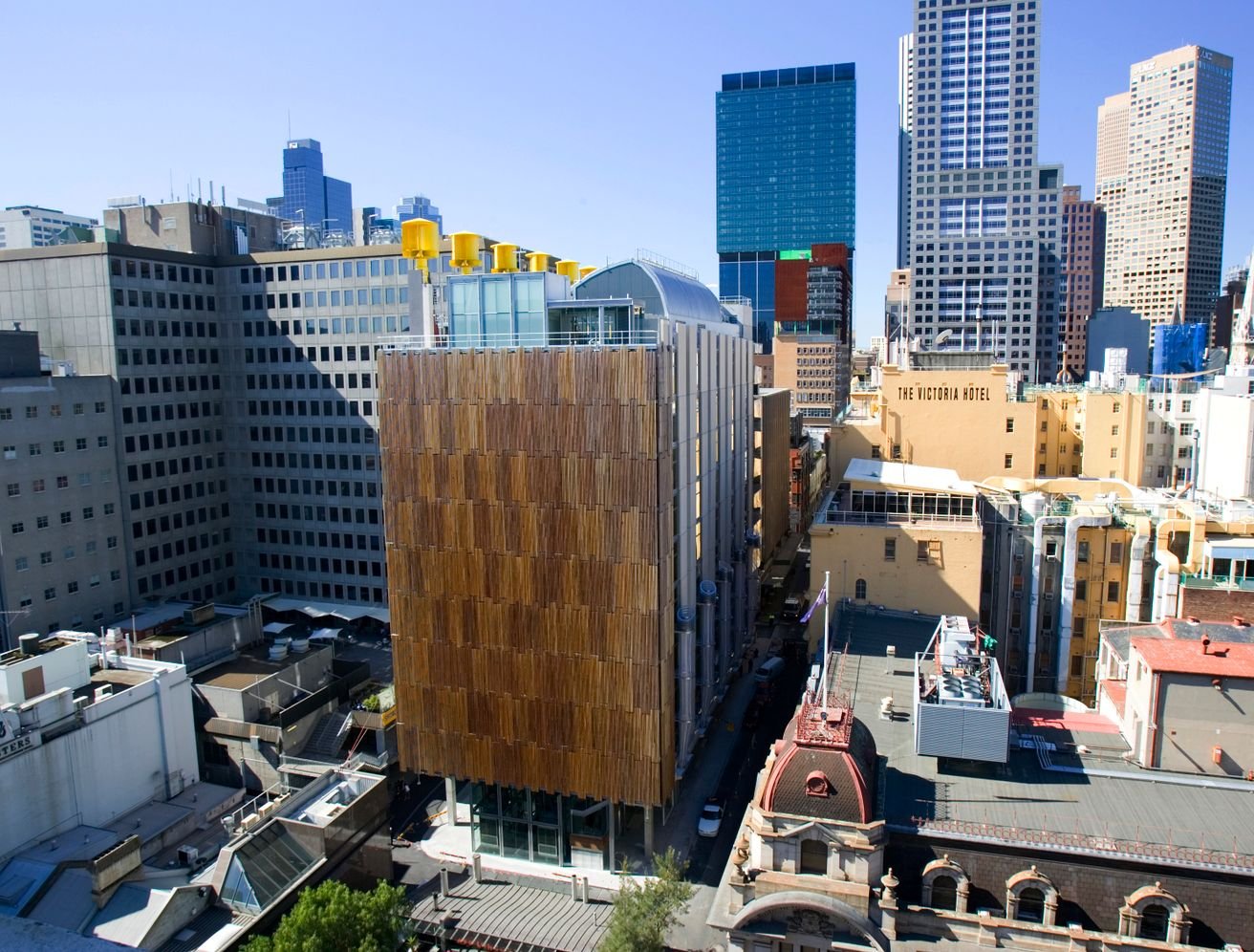 Council House 2 en Melbourne con su torre de ducha defectuosa