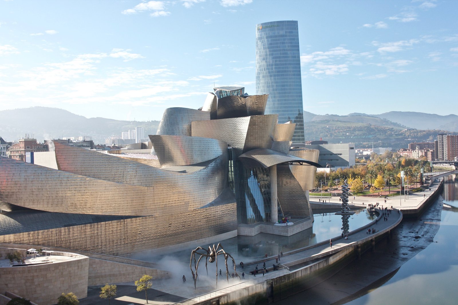 Guggenheim Museum Bilbao – Revitalized a City with Complex Curves & Cladding
