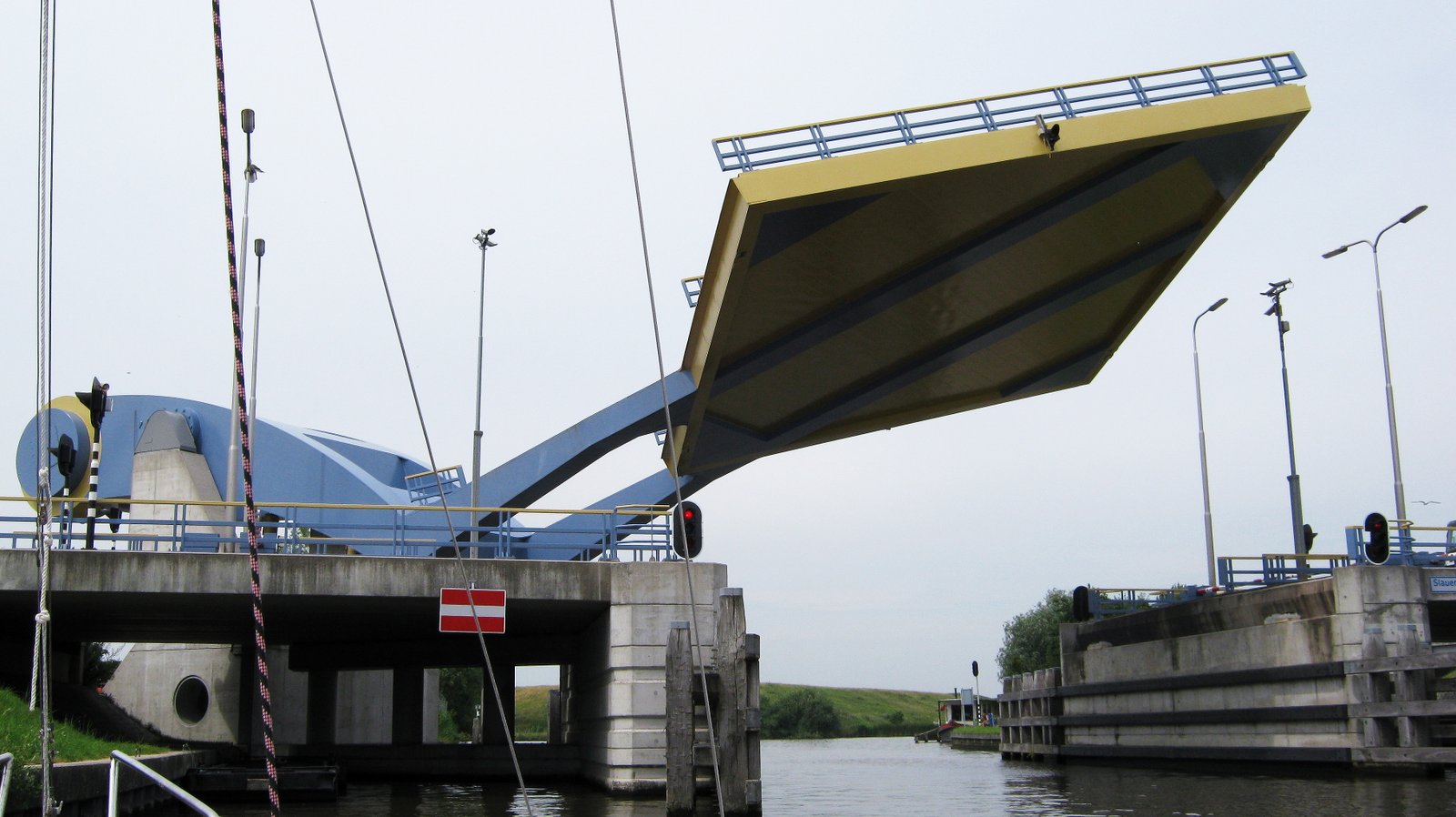 Slauerhoffbrug flying drawbridge over canal with lifted arm